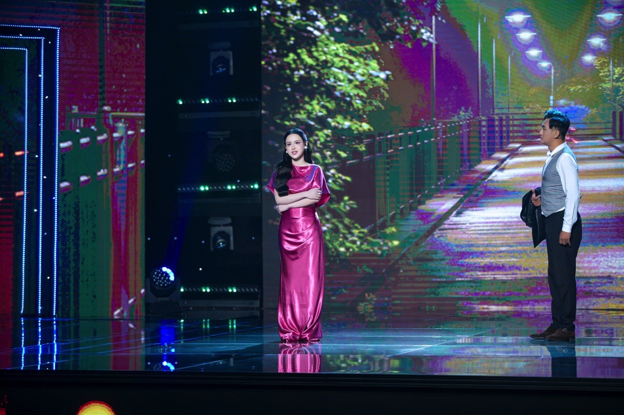 'Người kể chuyện tình': Danh ca Thái Châu cảm thấy ghen tị trước vẻ đẹp của Đoàn Bảo Ân