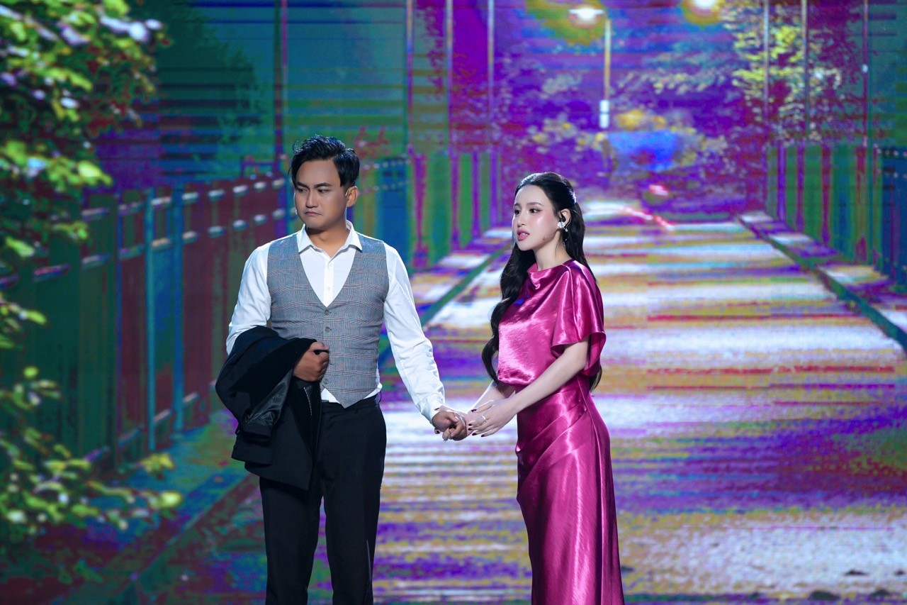 'Người kể chuyện tình': Danh ca Thái Châu cảm thấy ghen tị trước vẻ đẹp của Đoàn Bảo Ân