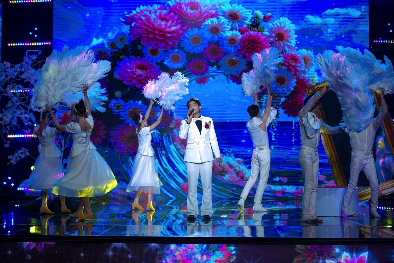 'Người kể chuyện tình': Danh ca Thái Châu cảm thấy ghen tị trước vẻ đẹp của Đoàn Bảo Ân