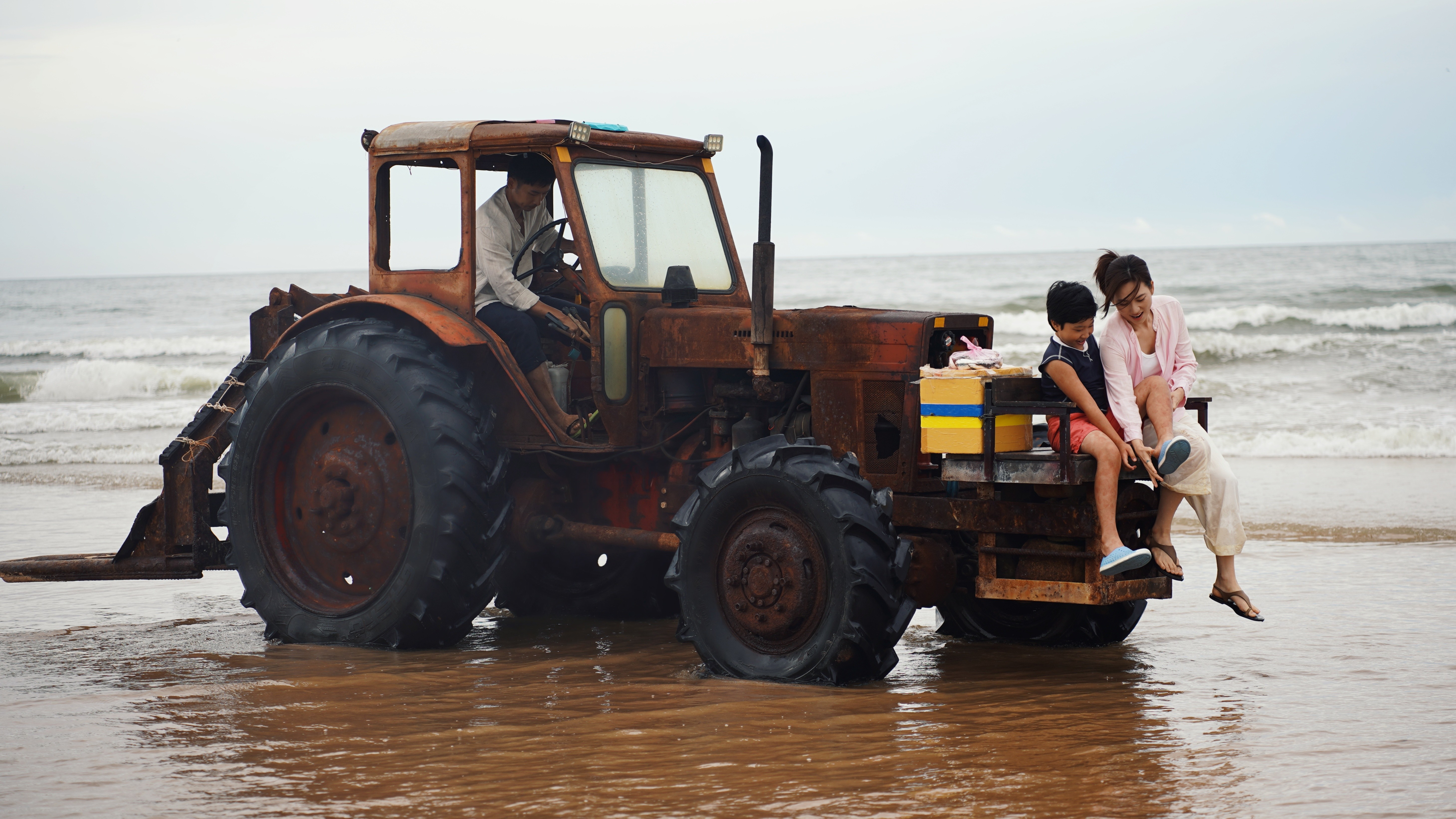 Dàn diễn viên 'ngàn tỷ' trong phim Tết 2026 'Báu vật trời cho' của đạo diễn Lê Thanh Sơn