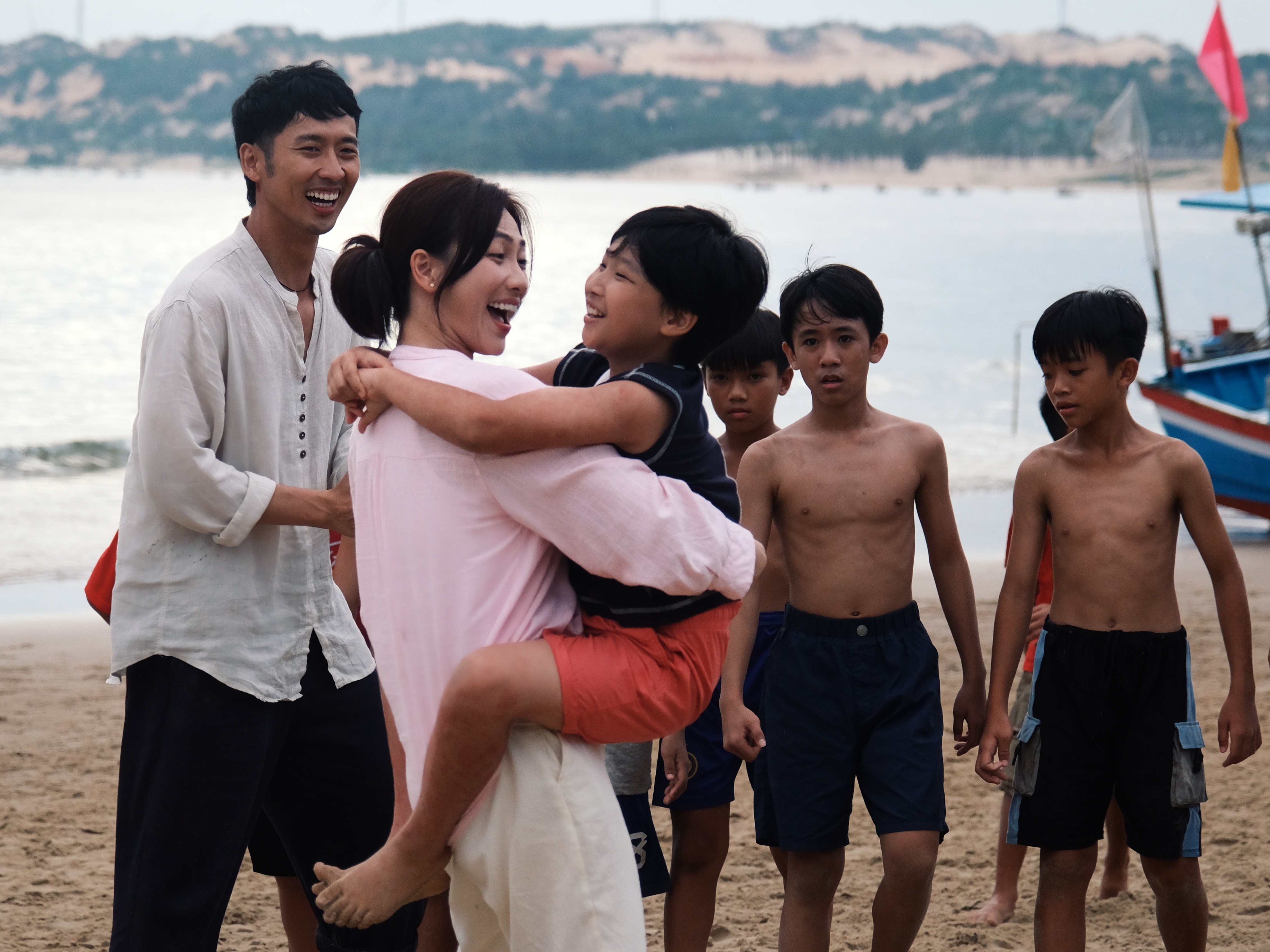 Dàn diễn viên 'ngàn tỷ' trong phim Tết 2026 'Báu vật trời cho' của đạo diễn Lê Thanh Sơn