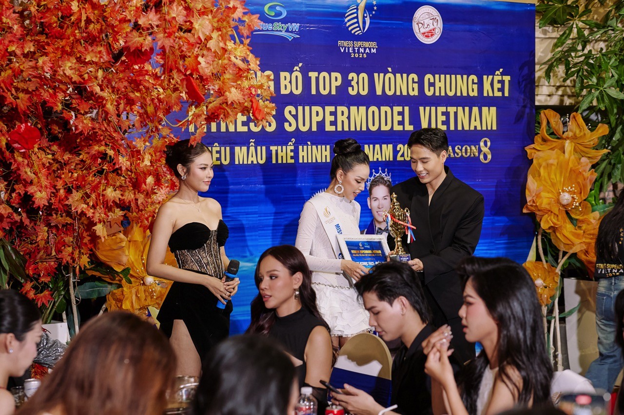 Phan Thị Mơ dự lễ trao sash cho 30 chiến binh sắc vóc của cuộc thi 'Fitness Supermodel Vietnam 2025'