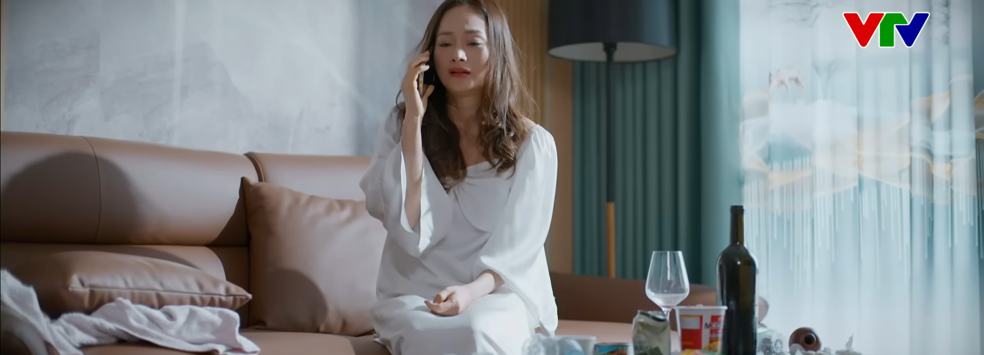 Gió ngang khoảng trời xanh tập 42 gây tranh cãi: Tẩy trắng tiểu tam hay sự ghen tị của cô độc?