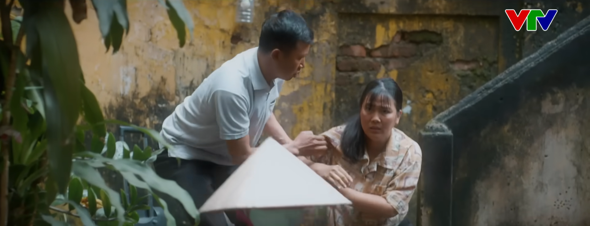 Gió ngang khoảng trời xanh tập 42 gây tranh cãi: Tẩy trắng tiểu tam hay sự ghen tị của cô độc?