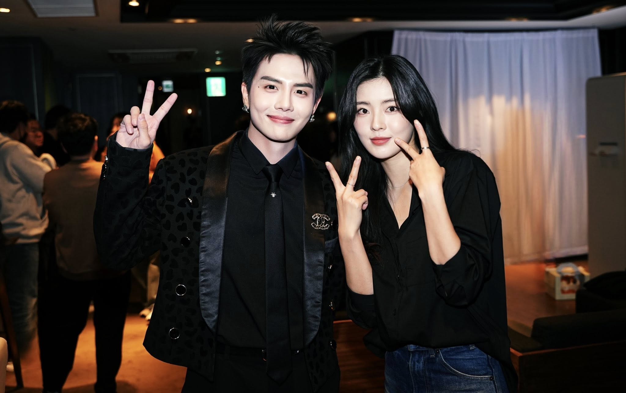 Duy Khánh gây chú ý tại sự kiện phim ở Hàn Quốc, hội ngộ loạt tài tử Kbiz Duy Khánh gây chú ý tại sự kiện phim ở Hàn Quốc, hội ngộ loạt tài tử Kbiz