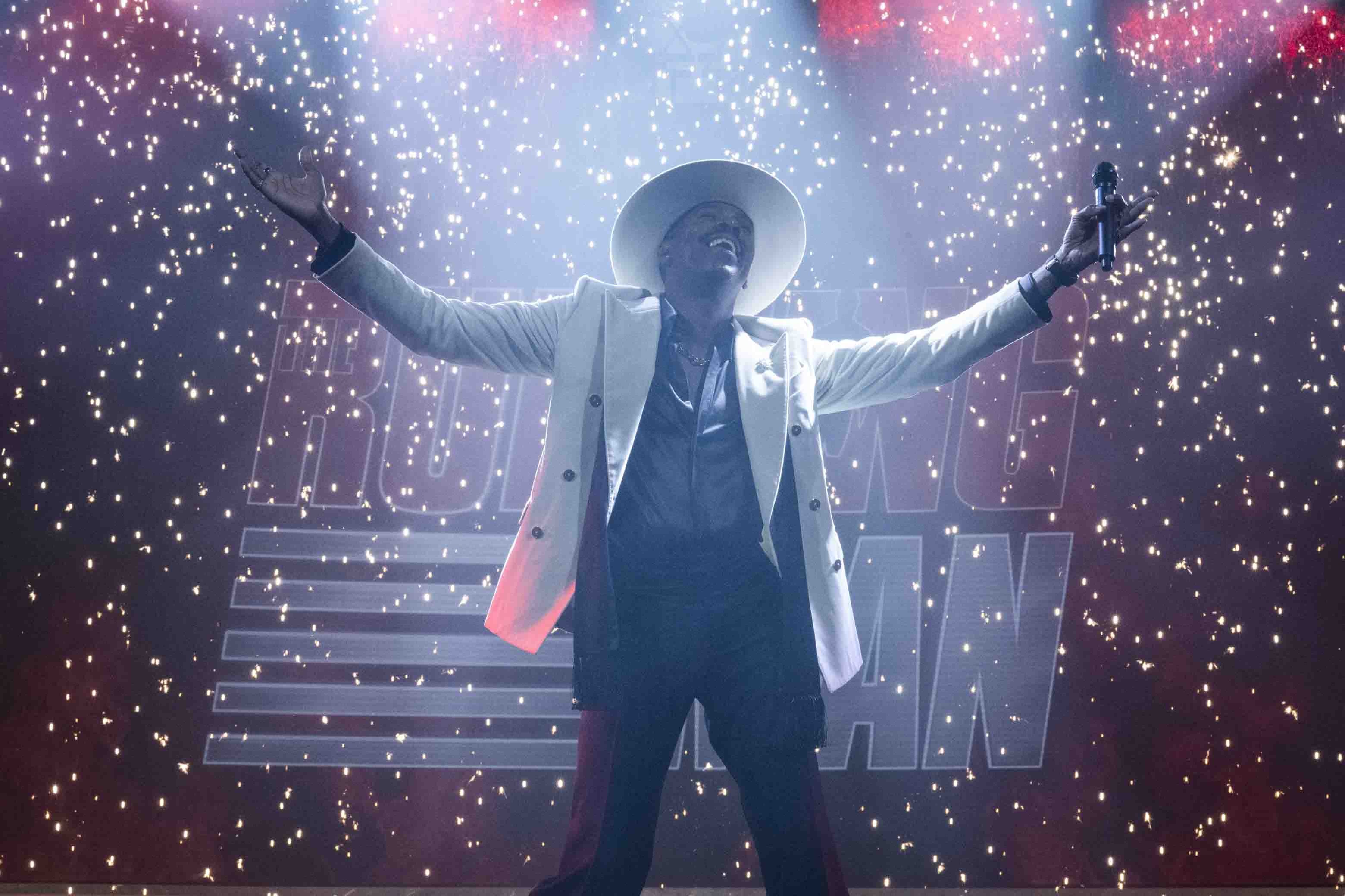 Ra mắt 'Trốn chạy tử thần': Dàn đạo diễn, diễn viên Vbiz xuất hiện lộng lẫy giữa 'cơn mưa tiền' hoành tráng