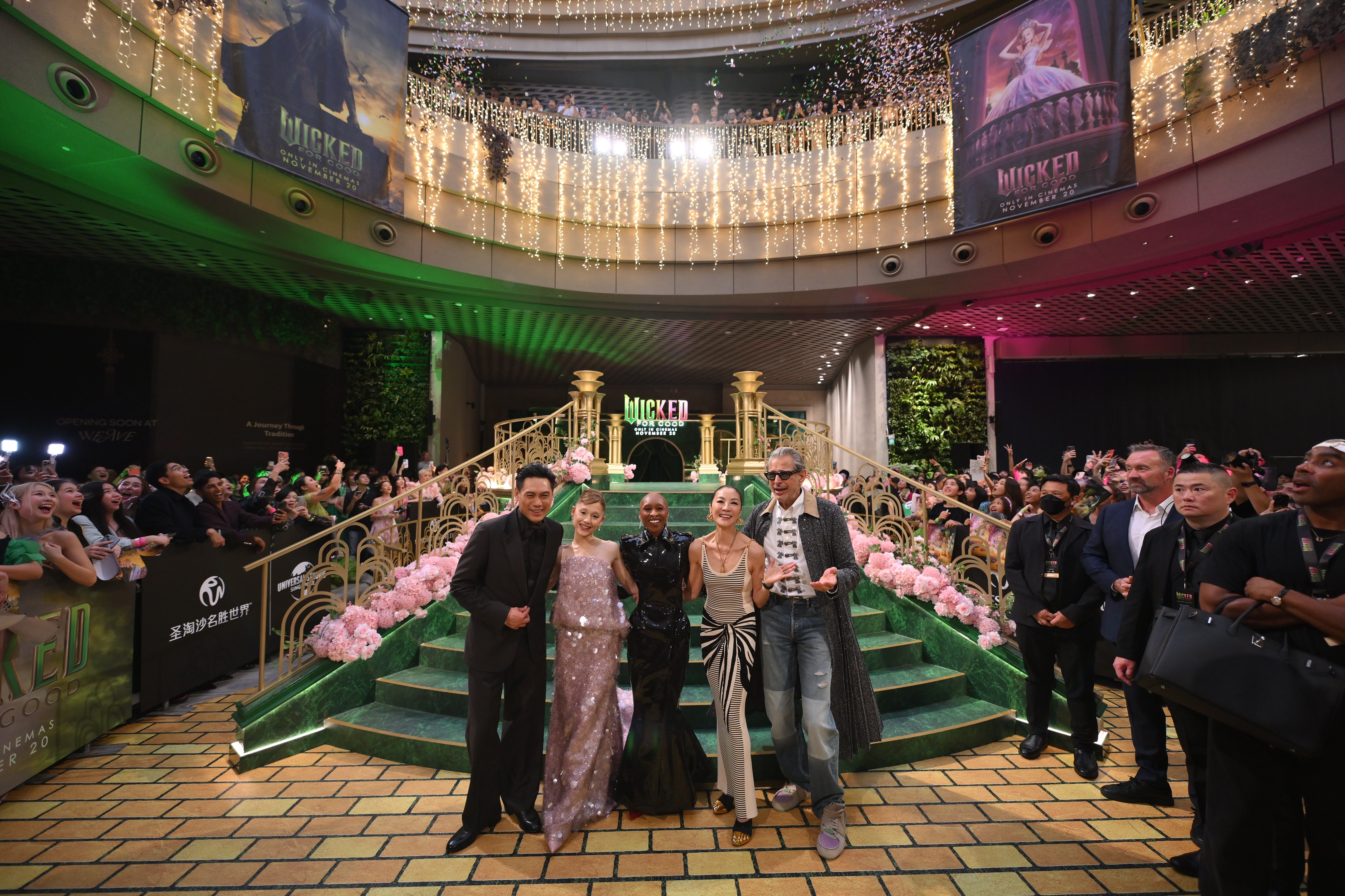 'Em xinh' Orange rạng rỡ bên Ariana Grande, Dương Tử Quỳnh trong sự kiện 'Wicked: Phần 2'