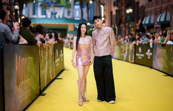 'Em xinh' Orange rạng rỡ bên Ariana Grande, Dương Tử Quỳnh trong sự kiện 'Wicked: Phần 2'