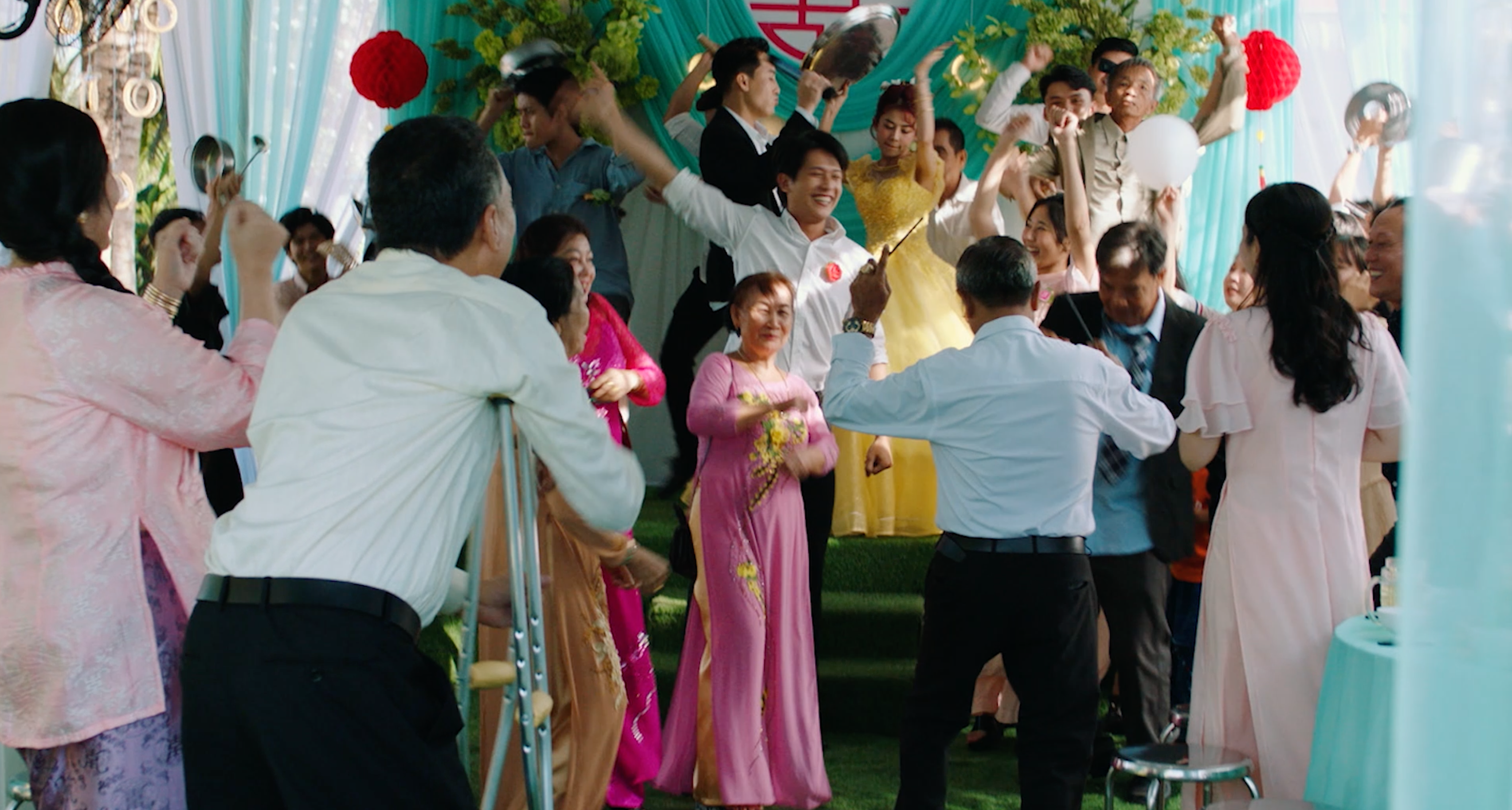 MV 'Sợi chỉ hồng' - Nét chấm phá cực duyên dáng của phim điện ảnh 'Cưới vợ cho cha'