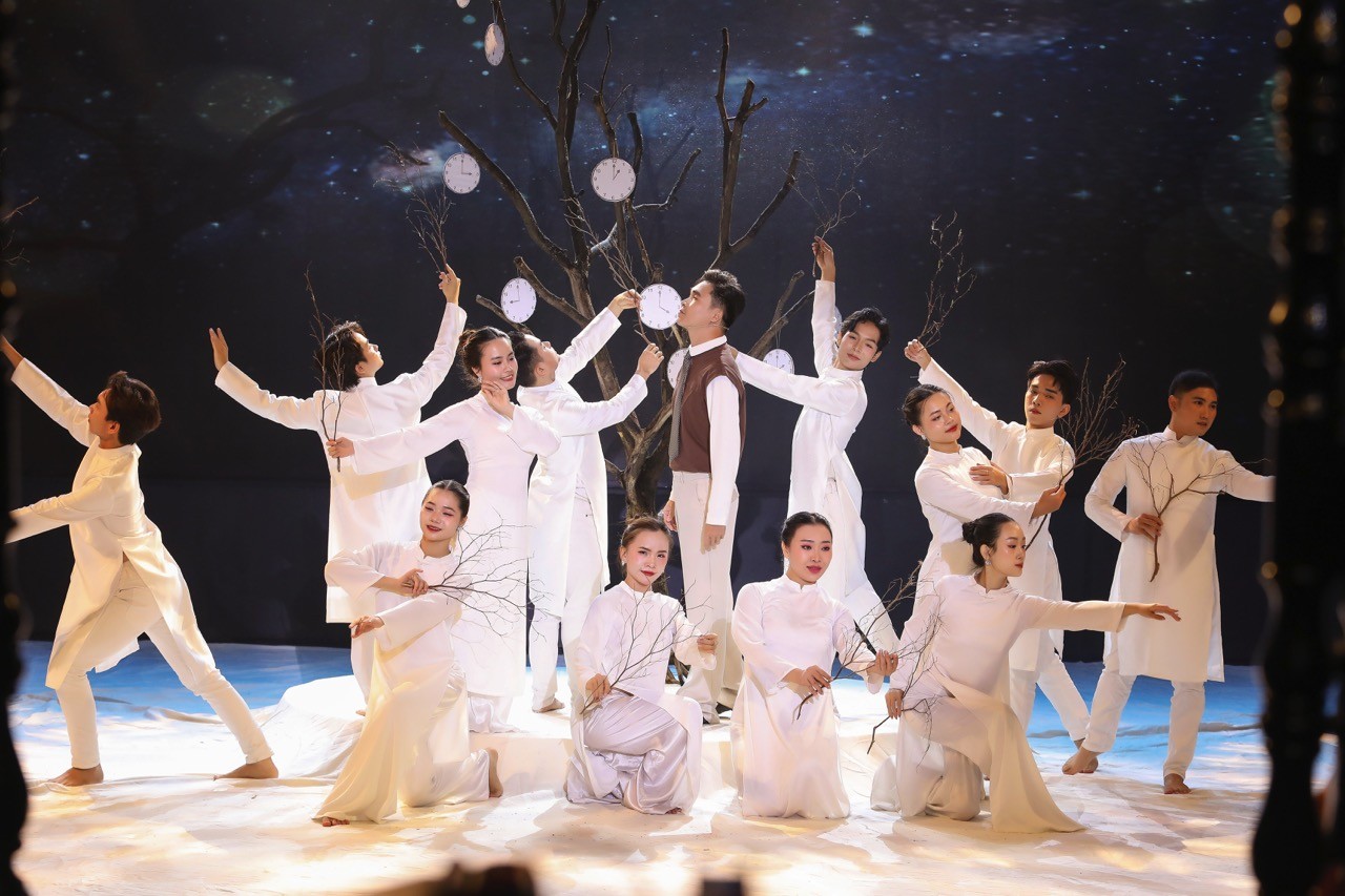 'Tình Bolero 2025': Ca sĩ Ngọc Sơn hứa 'dạy nghề' cho Vương Khánh