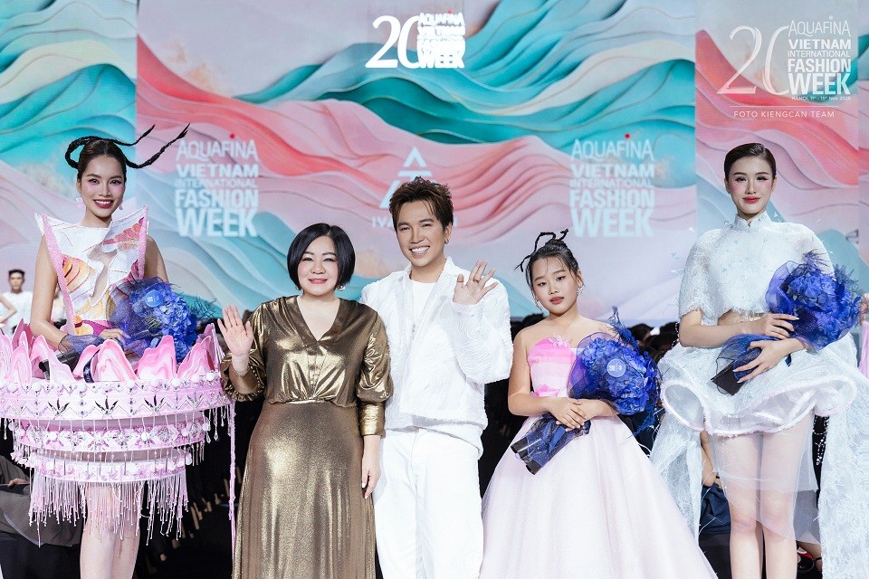 Miss Earth Water 2025 Trịnh Mỹ Anh biến hóa ấn tượng tại 'Tuần lễ thời trang quốc tế Việt Nam 2025'