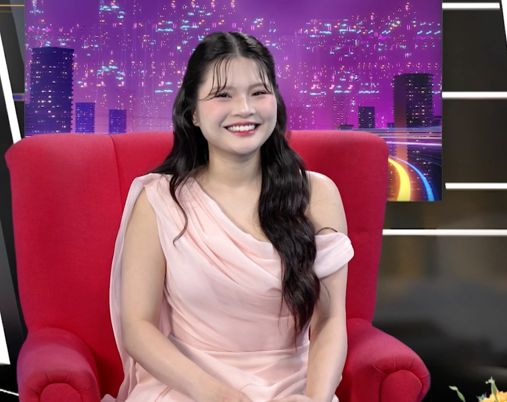 'Người đẹp bản lĩnh' Giáng Ngọc biết yêu năm 18 tuổi, tuyên bố 'cho vàng cũng không dám làm lại'