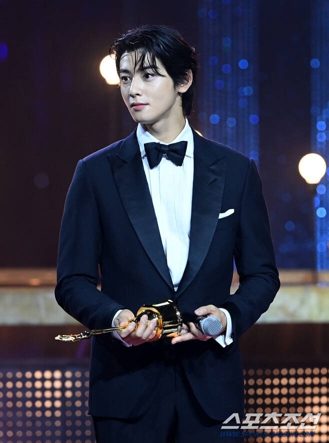 Cha Eun Woo: Mỹ nam đẹp trai 'như thần' lần đầu đóng điện ảnh hài, có đáng mong chờ?