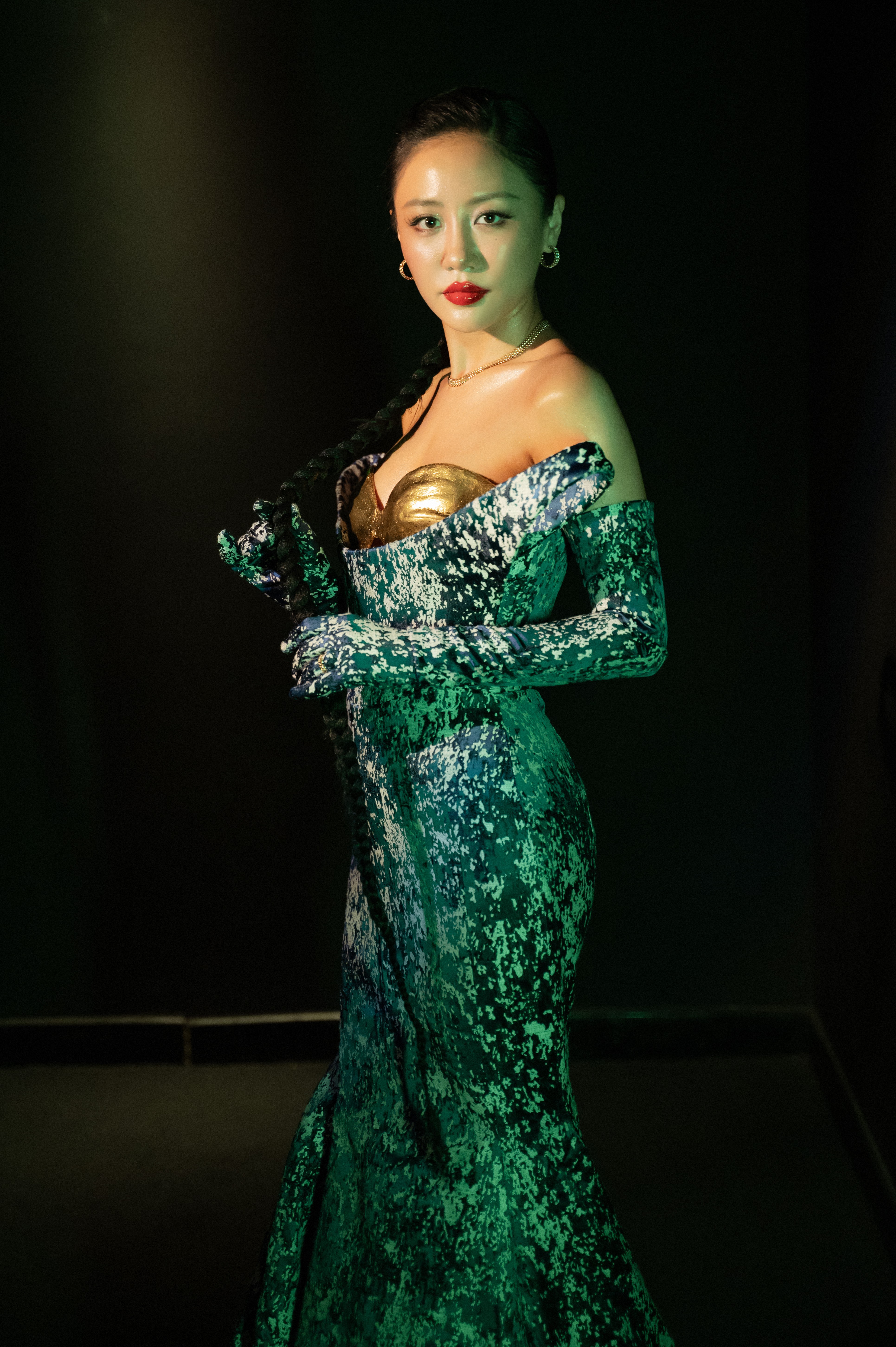 Văn Mai Hương - Chi Pu hòa giọng, múa bụng cực 'cháy' trong lần đầu kết hợp