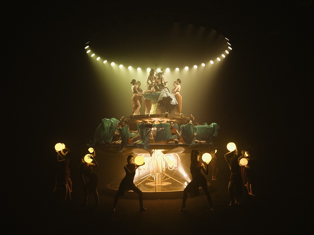 Văn Mai Hương - Chi Pu hòa giọng, múa bụng cực 'cháy' trong lần đầu kết hợp