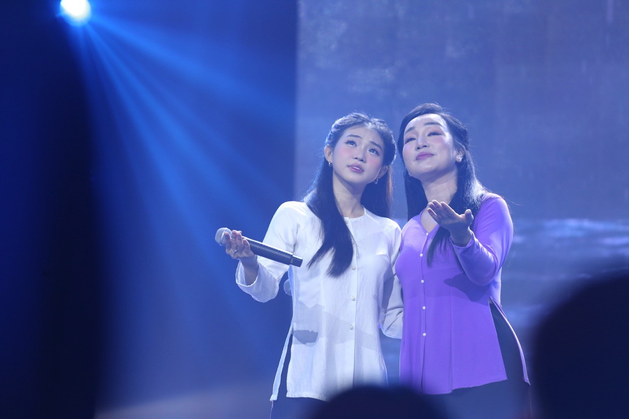 'Tỏa sáng ước mơ': NSƯT Vân Khánh dành tràng pháo tay không ngớt cho phần song ca ăn ý của Hoàng Thái và Bảo Kun