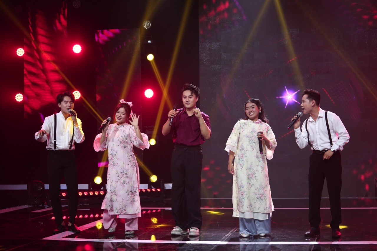 'Tỏa sáng ước mơ': NSƯT Vân Khánh dành tràng pháo tay không ngớt cho phần song ca ăn ý của Hoàng Thái và Bảo Kun