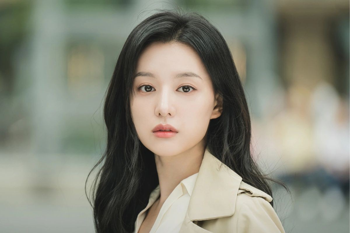 Kim Ji Won hóa bác sĩ thiên tài trong phim y khoa mới