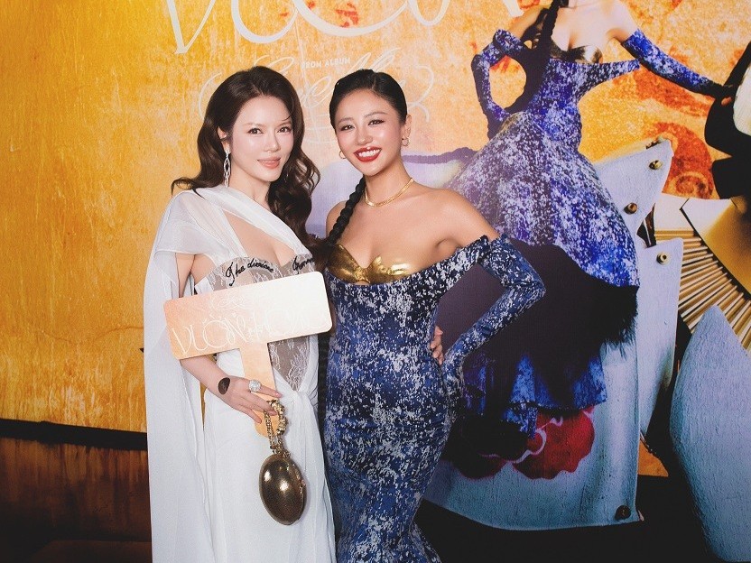 Lý Nhã Kỳ gây 'chấn động' tại sự kiện ra mắt MV 'Vườn hồng' của ca sĩ Văn Mai Hương