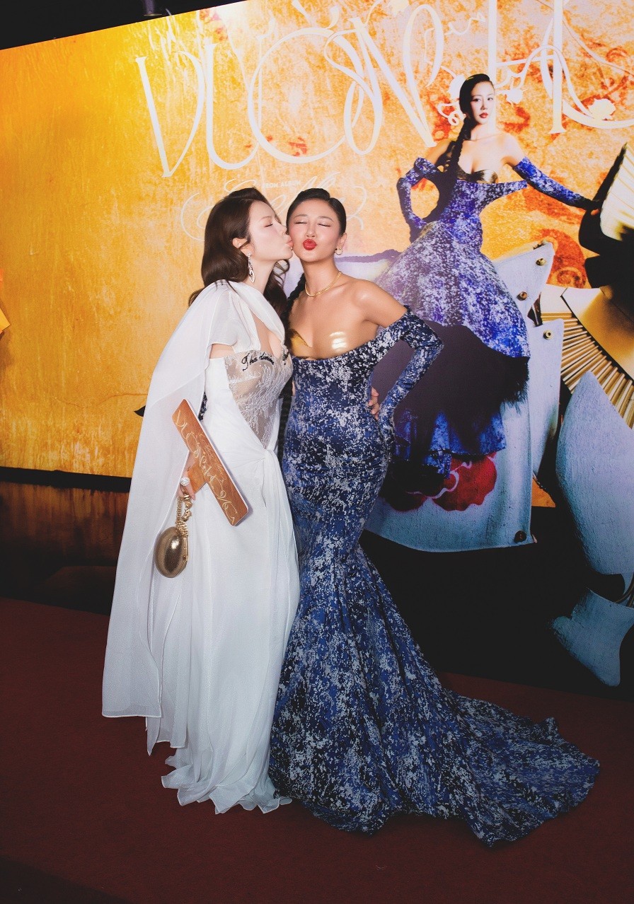 Lý Nhã Kỳ gây 'chấn động' tại sự kiện ra mắt MV 'Vườn hồng' của ca sĩ Văn Mai Hương