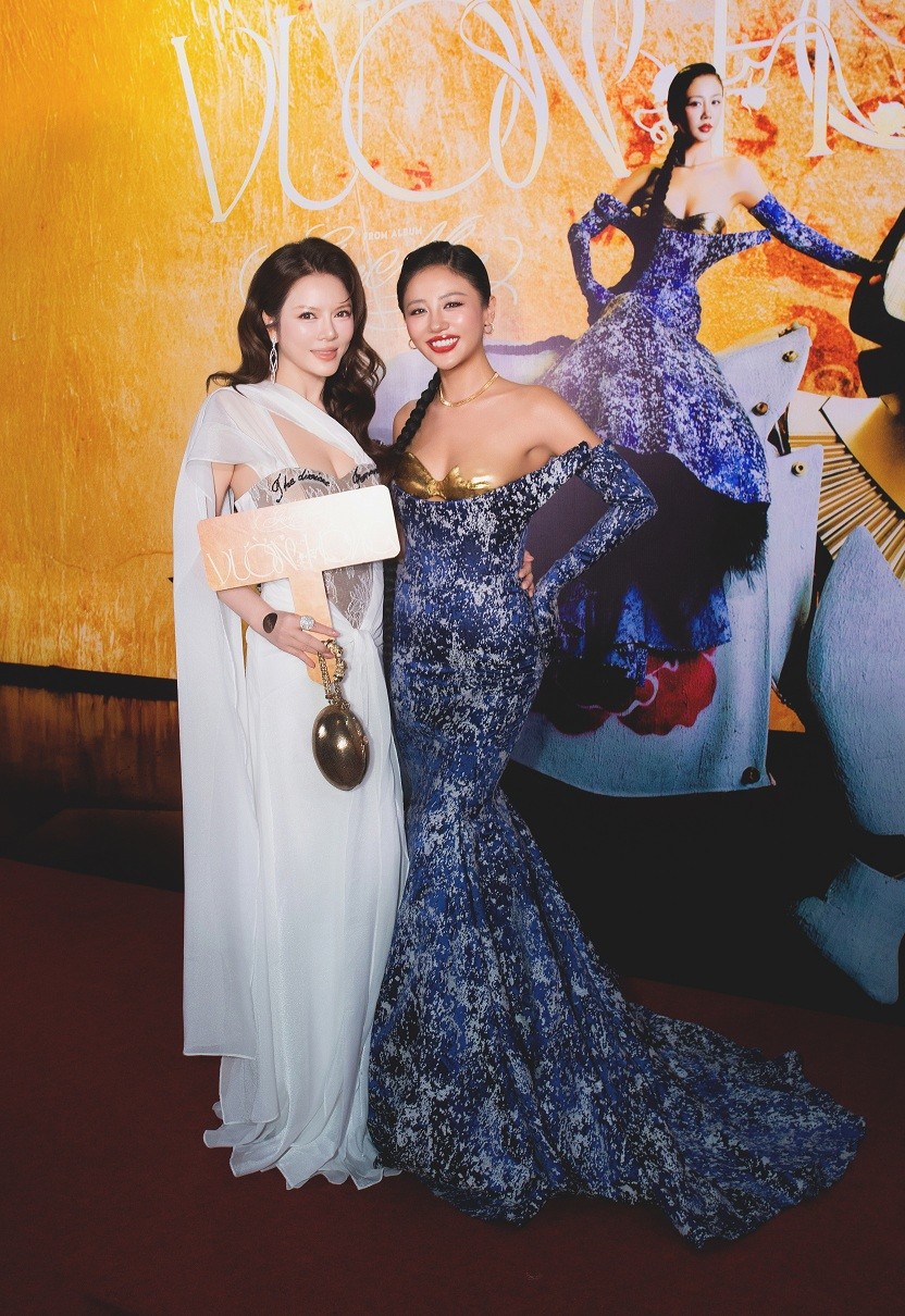 Lý Nhã Kỳ gây 'chấn động' tại sự kiện ra mắt MV 'Vườn hồng' của ca sĩ Văn Mai Hương