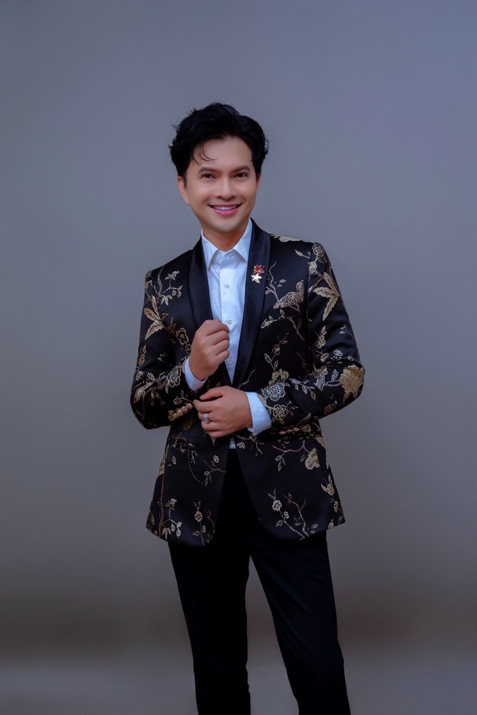 Ca sĩ Nam Cường chuẩn bị lấy bằng Thạc sĩ thứ hai, khẳng định việc dạy học không đơn giản