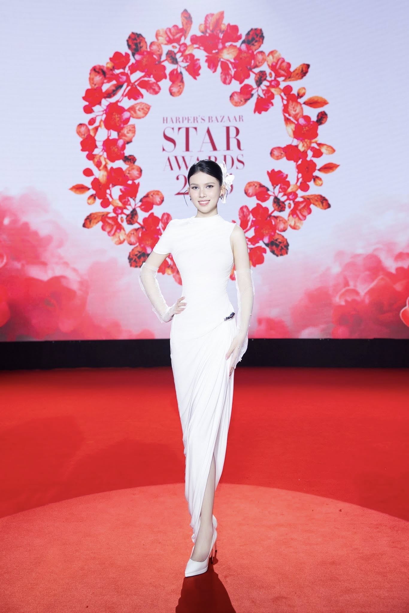 Á hậu 2 'Miss Earth Vietnam 2025' Linh Đan mở màn ấn tượng cho BST 'Chốn ấy' của Adrian Anh Tuấn tại Sa Pa