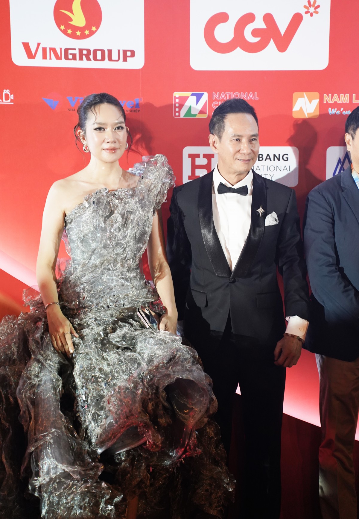 Dàn sao Việt xuất hiện tại thảm đỏ Liên hoan phim Việt Nam lần thứ 24