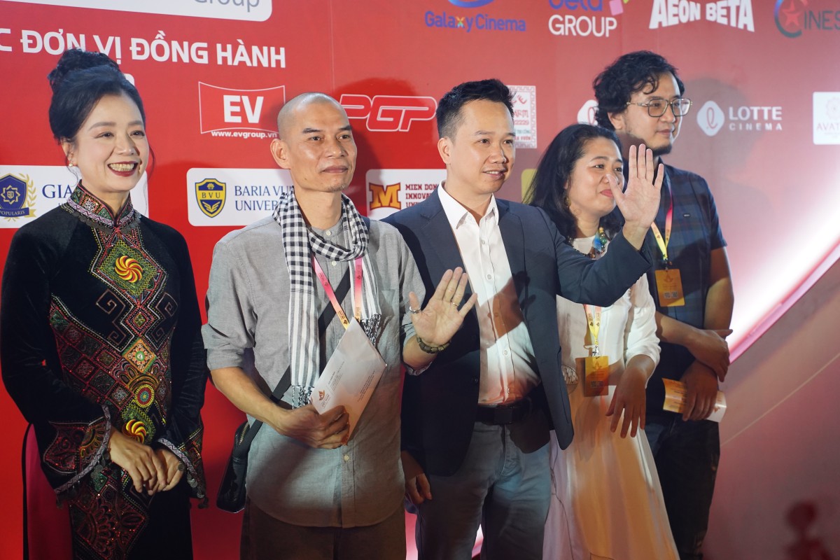 Dàn sao Việt xuất hiện tại thảm đỏ Liên hoan phim Việt Nam lần thứ 24