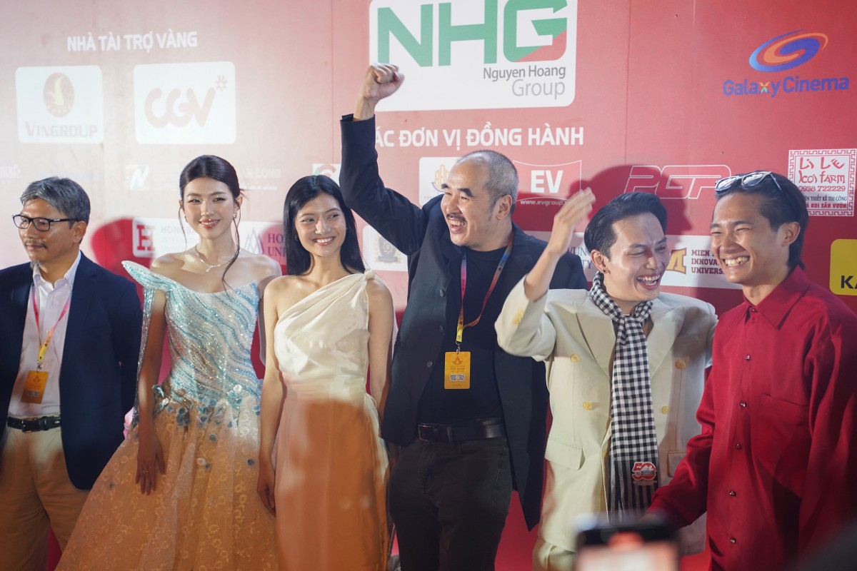 Dàn sao Việt xuất hiện tại thảm đỏ Liên hoan phim Việt Nam lần thứ 24