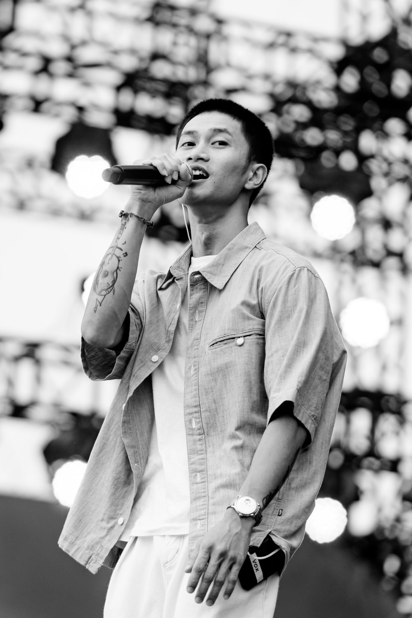 Nguyễn Hùng: Từ thợ điện ôtô đến ngôi sao 'Mưa đỏ' và chàng nhạc sĩ của 'Phép màu'