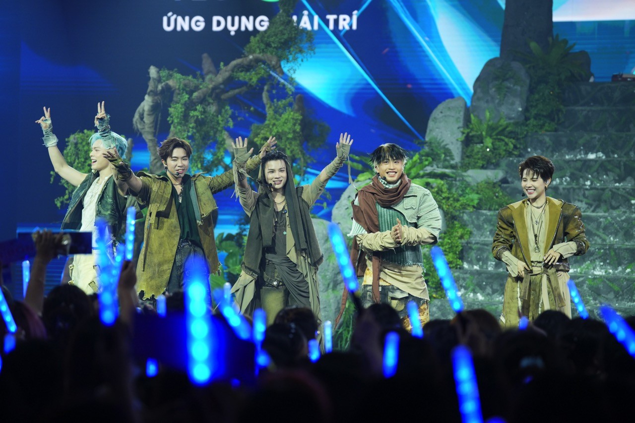 'Anh trai 'Say Hi' 2025' tập 11: Anh trai B Ray biến nỗi đau thành âm nhạc, team Vũ Cát Tường hứa hẹn tạo cú nổ mới tại Live Stage 4