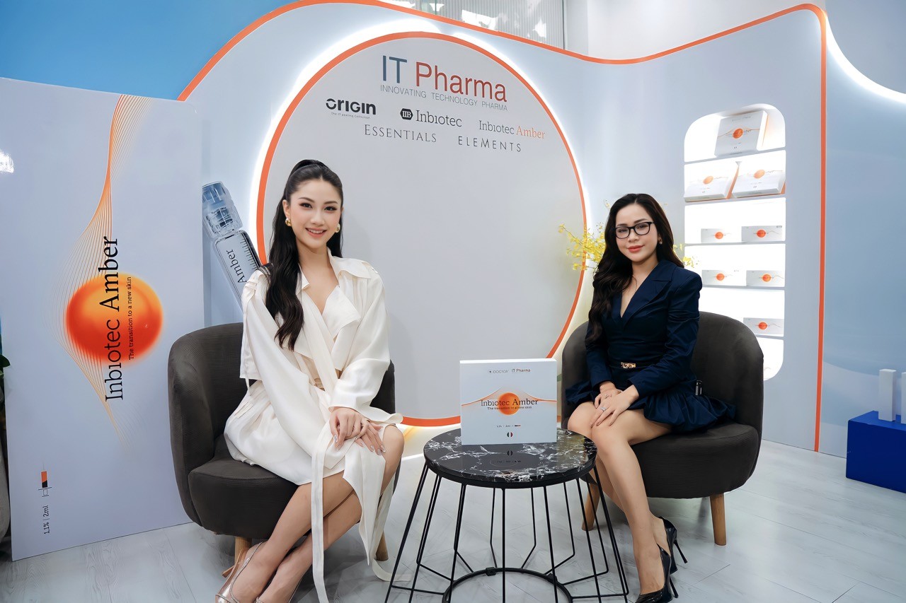 Hoa hậu Phương Linh hé lộ trang phục Carnival Costume lấy cảm hứng từ 'Cá chép hóa rồng' tại 'Miss Cosmo 2025'