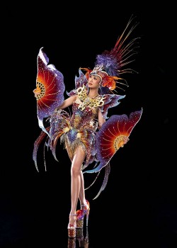 Hoa hậu Phương Linh hé lộ trang phục Carnival Costume lấy cảm hứng từ 'Cá chép hóa rồng' tại 'Miss Cosmo 2025'