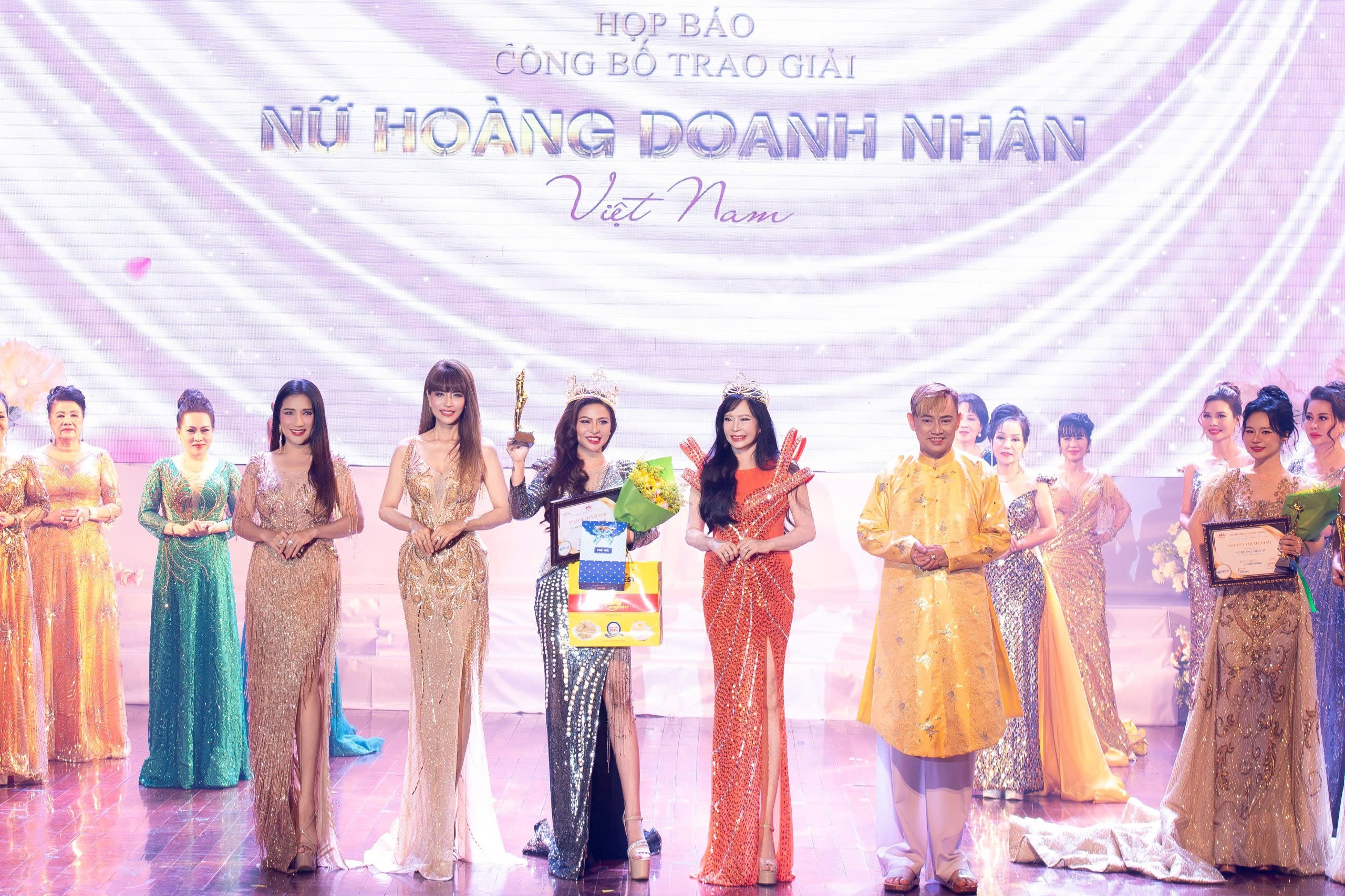 Nguyên Vũ, Băng Châu, Cát Tường, Mai Thu Huyền ngồi 'ghế nóng' cuộc thi 'Nữ hoàng doanh nhân Việt Nam 2025'