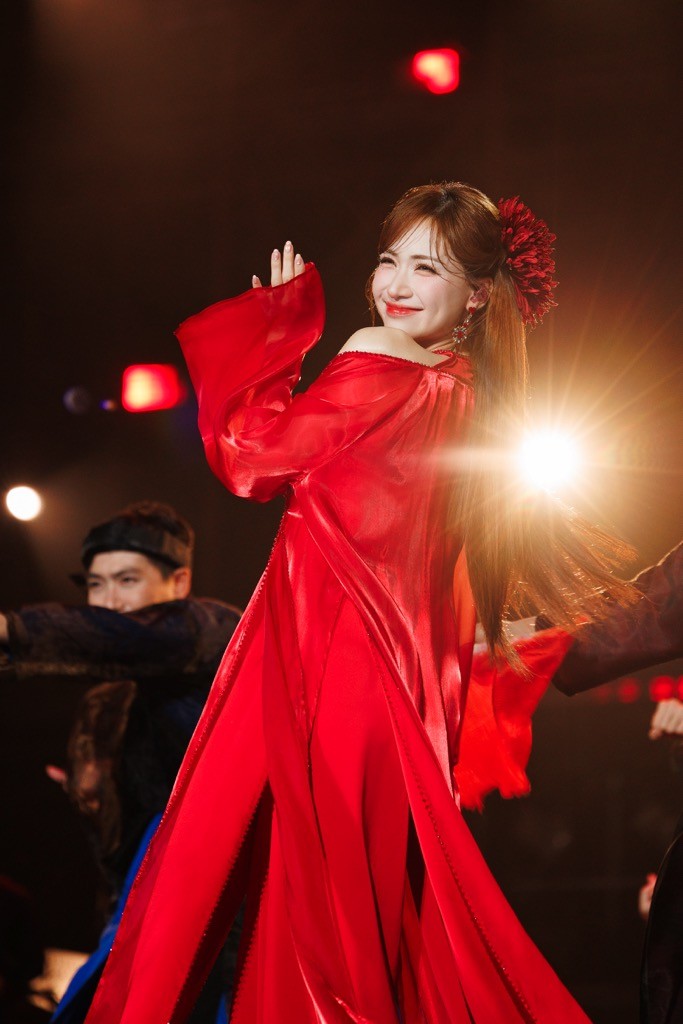 Quốc Thiên ủng hộ 200 triệu đồng đến đồng bào miền Trung gặp thiên tai ngay giữa lúc trình diễn tại Live concert 'Skynote 2025'