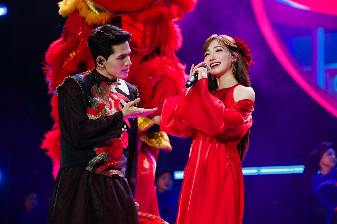 Quốc Thiên ủng hộ 200 triệu đồng đến đồng bào miền Trung gặp thiên tai ngay giữa lúc trình diễn tại Live concert 'Skynote 2025'