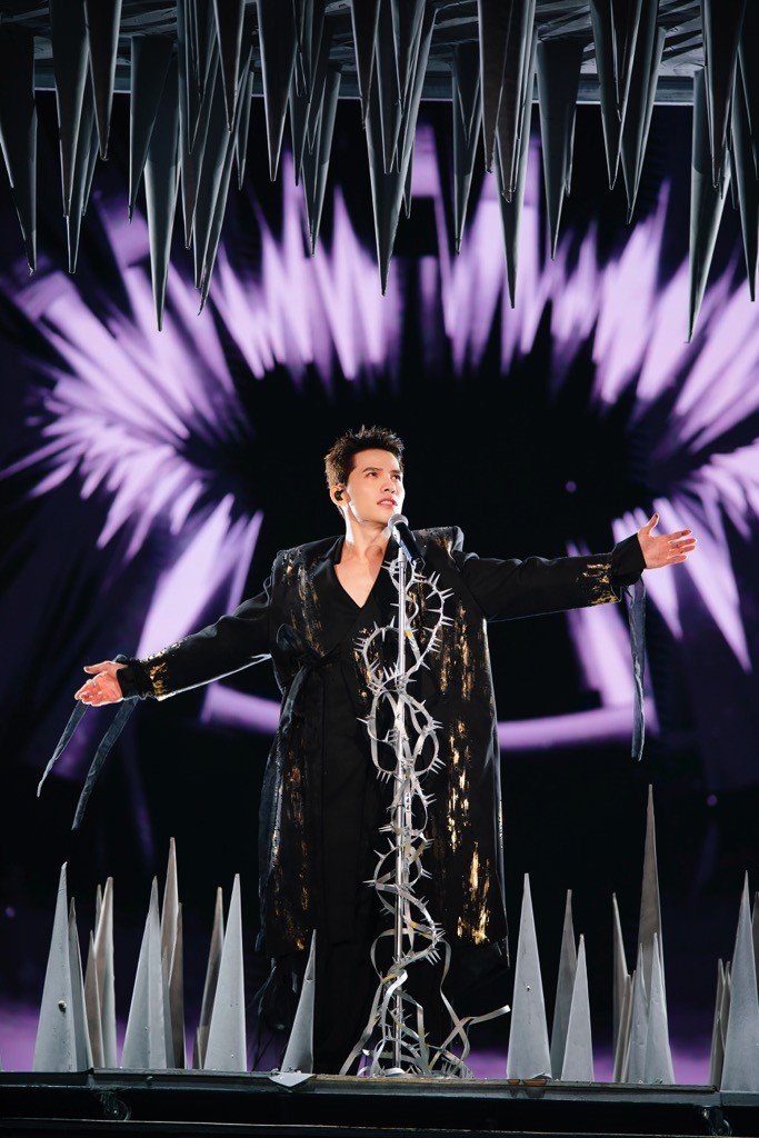 Quốc Thiên ủng hộ 200 triệu đồng đến đồng bào miền Trung gặp thiên tai ngay giữa lúc trình diễn tại Live concert 'Skynote 2025'