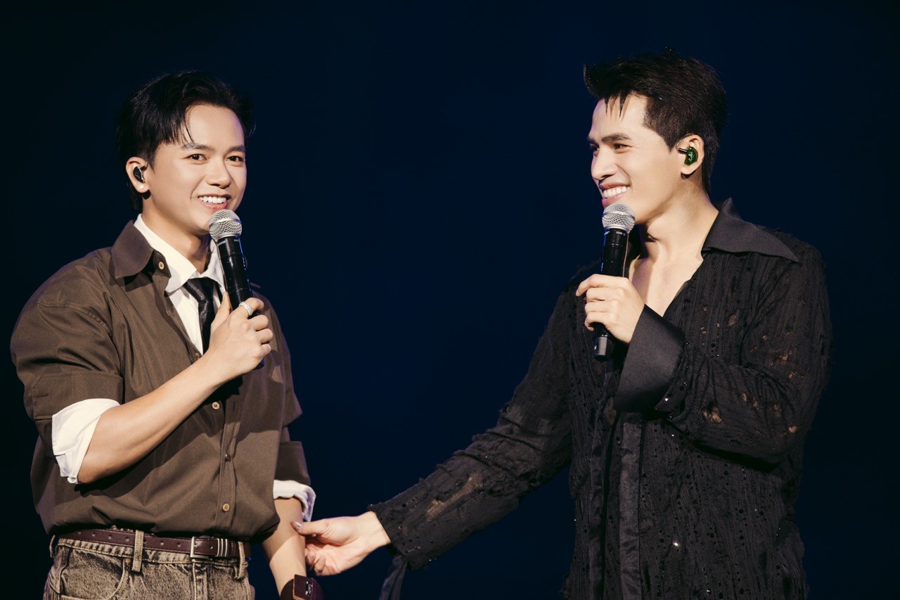 Quốc Thiên ủng hộ 200 triệu đồng đến đồng bào miền Trung gặp thiên tai ngay giữa lúc trình diễn tại Live concert 'Skynote 2025'