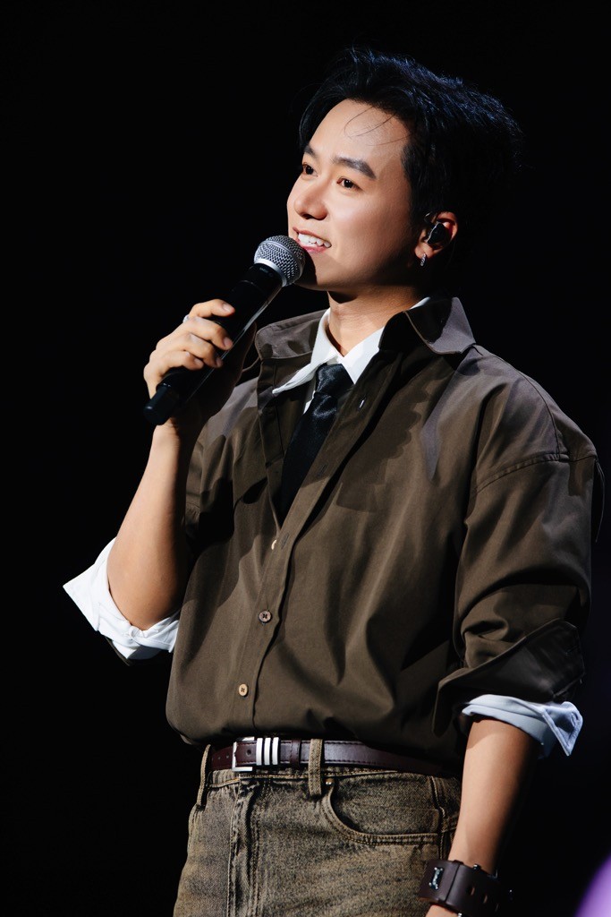 Quốc Thiên ủng hộ 200 triệu đồng đến đồng bào miền Trung gặp thiên tai ngay giữa lúc trình diễn tại Live concert 'Skynote 2025'