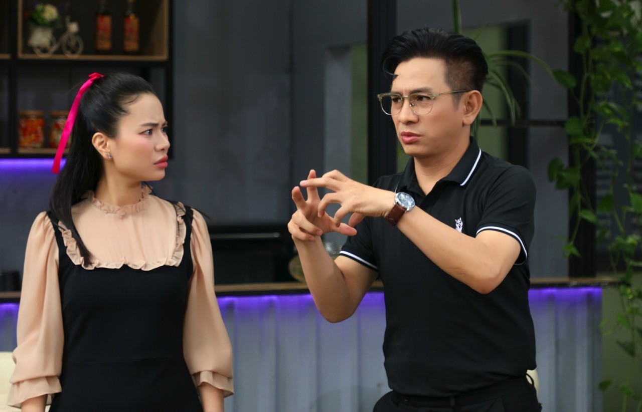 Nghệ sĩ Đình Toàn hóa nhân viên thử việc lâu năm trong 'Tám công sở - Tổ phản hồi 404'