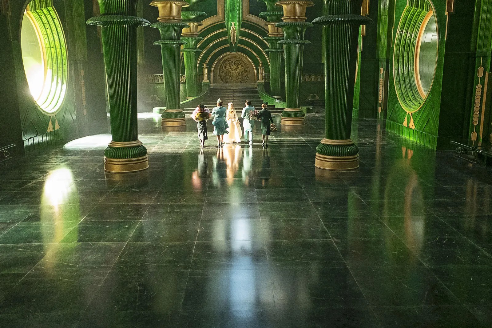 Sức hút đáng kinh ngạc của 'Wicked: Phần 2' chưa chiếu đã gây bão phòng vé, hé lộ hậu trường được đầu tư khủng