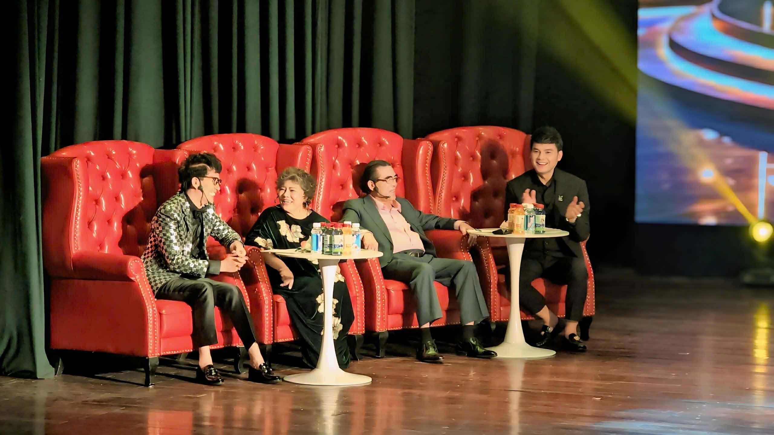 NSƯT Kim Tiểu Long về nước, bất ngờ làm giám khảo 'Hài hát tình ca'