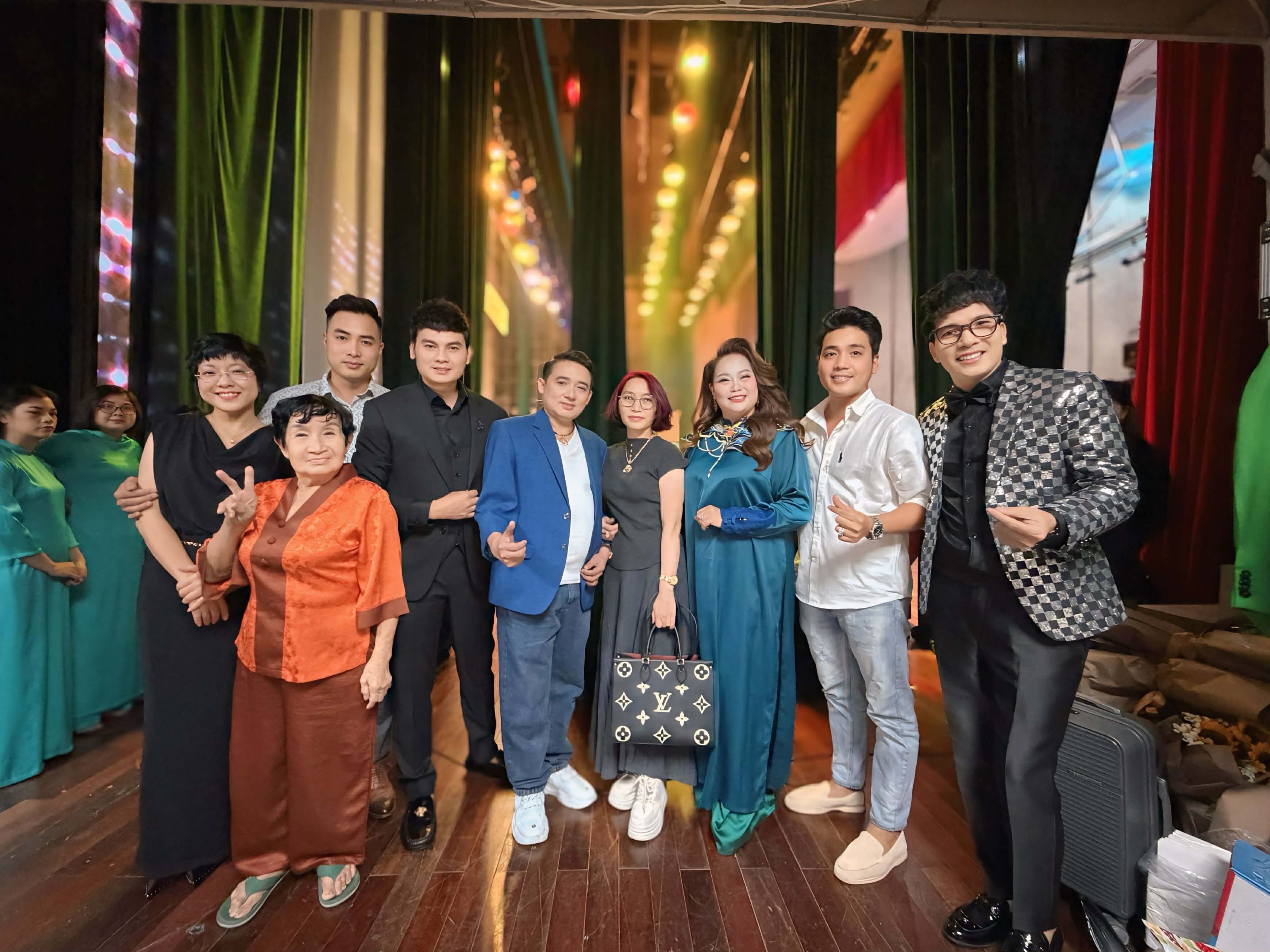 NSƯT Kim Tiểu Long về nước, bất ngờ làm giám khảo 'Hài hát tình ca'