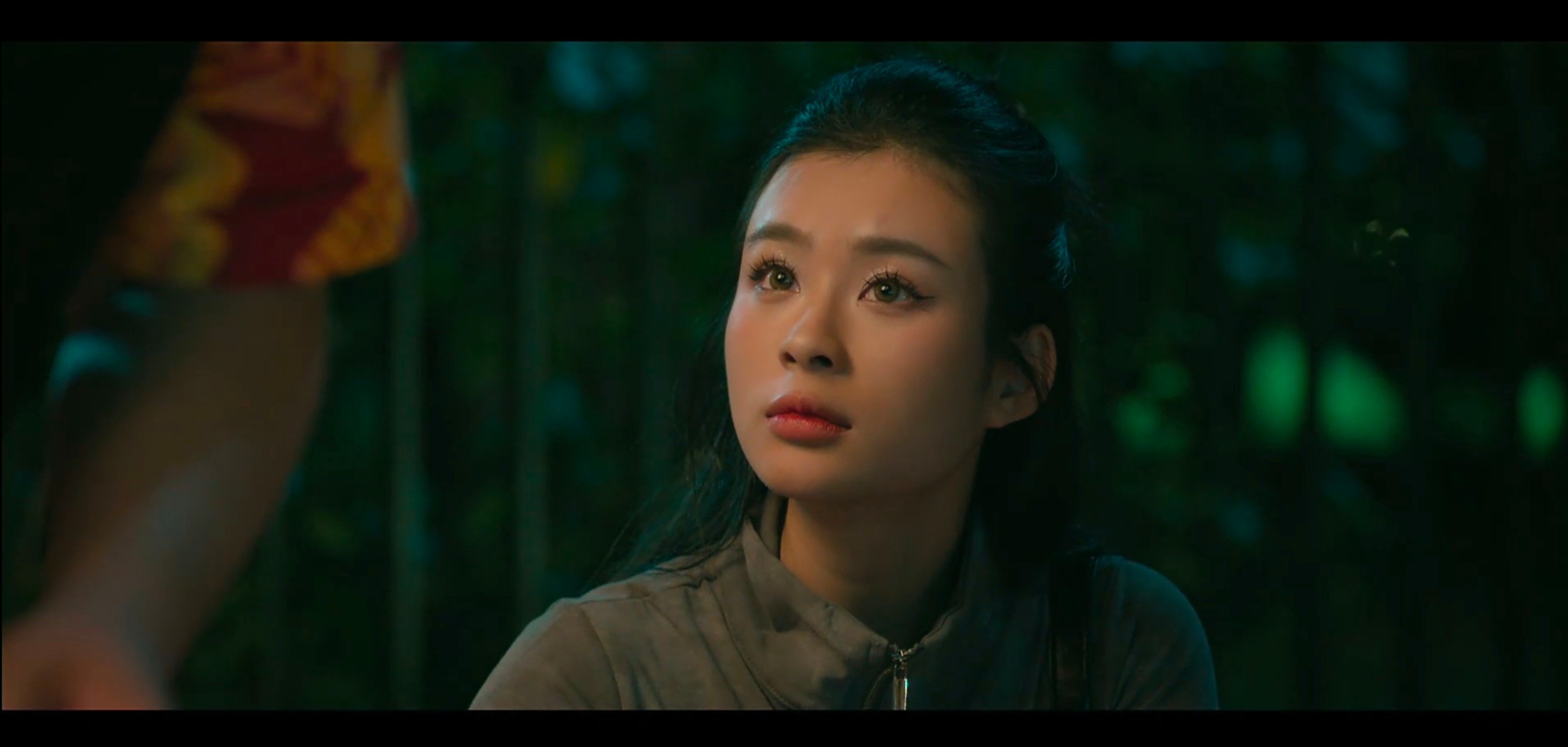 Tiểu thư 'rich kid điên tình' Mỹ Vân và màn đánh dấu 'chủ quyền' trong 'Cách em 1 milimet' gây sốt