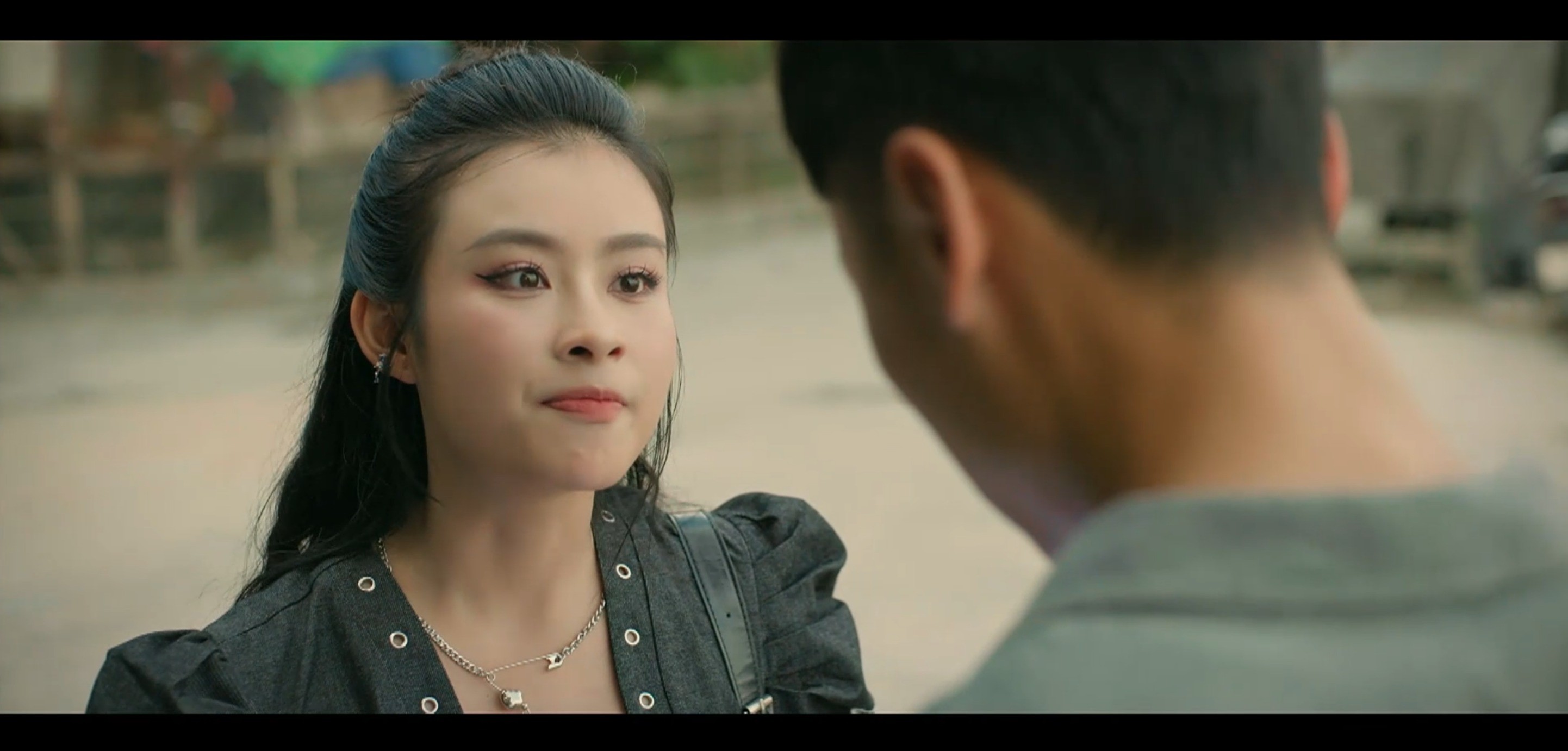 Tiểu thư 'rich kid điên tình' Mỹ Vân và màn đánh dấu 'chủ quyền' trong 'Cách em 1 milimet' gây sốt