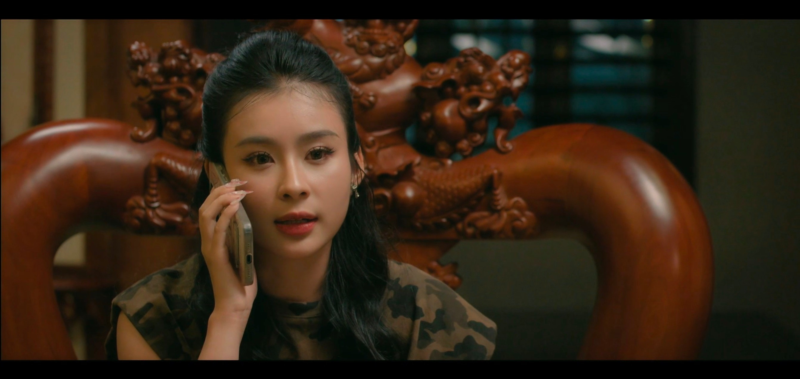 Tiểu thư 'rich kid điên tình' Mỹ Vân và màn đánh dấu 'chủ quyền' trong 'Cách em 1 milimet' gây sốt