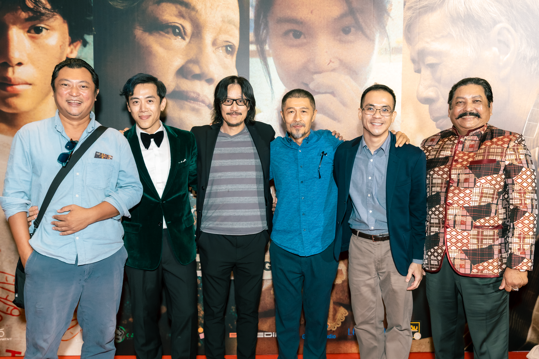 Thảm đỏ công chiếu 'Quán Kỳ Nam' chật kín sao Việt