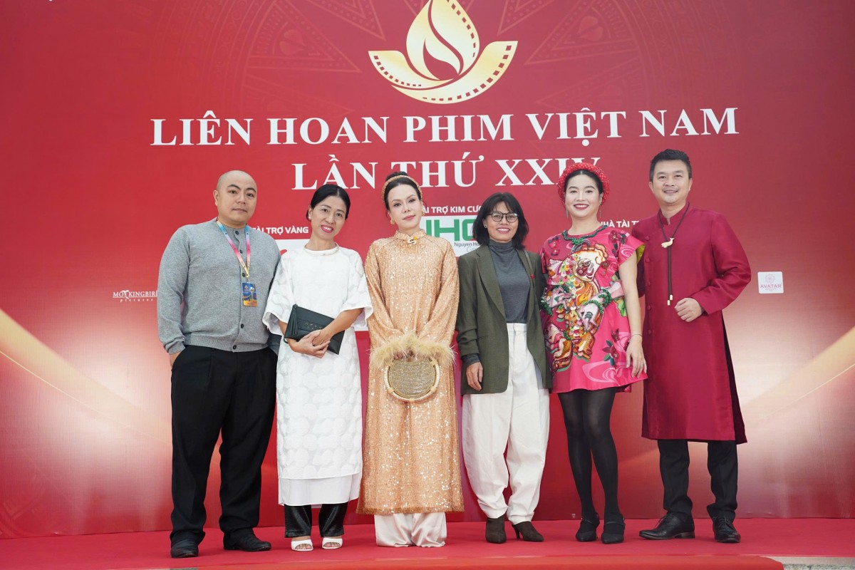 Sao Việt đổ bộ tại thảm đỏ bế mạc Liên hoan phim Việt Nam lần thứ 24