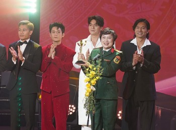 'Mưa đỏ' lên ngôi cao nhất tại Liên hoan phim Việt Nam lần thứ 24